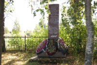Памятник в Лядах.