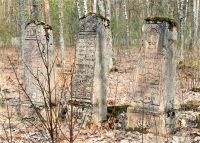 Деревянные мацевы на ленинском кладбище.