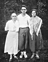 Евгения Пальман - свекровь Шифры Богиной, Карл Прусс и Шифра Богина. 1938 год.