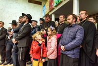 Во время открытия. В молельном зале.