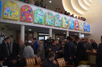 В синагоге.