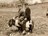 Лев Марголин и доктор Худяков сзади Гадрут 1930 год.