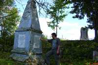 Памятник расстрелянным узникам гетто у зернотока в деревне Яновичи Витебского района.