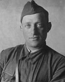 Соломон Лейбович Фомин (1907 – 1943) – последняя фотография, присланная семье с фронта, где он героически сражался и погиб.