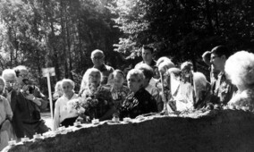 Открытие памятника расстрелянным евреям местечка Добромысли. 2002 г.