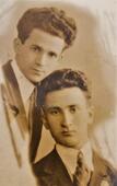 Родные братья бабушки Елизаветы Наумовны Исаак, Хатя. 1942 г.