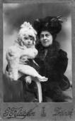 Бася Цлаф (урожд. Фрадкина) с дочкой Хаей. Двинск, 19/01/1910 года.