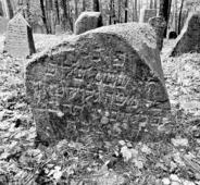 г.п. Бешенковичи, надмогильный камень Шолома сына Моше Гликмана, умершего 08.04.1934 (фото автора).