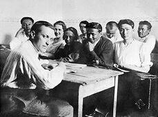 Лев Выготский в школе с учениками Гомель.