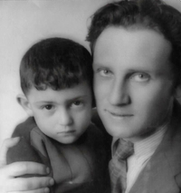Абрам Березкин с отцом Матвееем. Новосибирск, 1944.