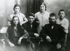Семья Алескеров.