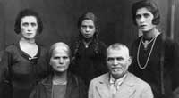 Эстер-Цивья, Эле-Рувин, Шлима (первая жена Исаака), его семтры Миля и Яхид Поляки. Кишинев. Фото 1930г.