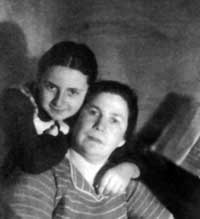 Подруга Цили - Сима Басс с матерью Анной Исаевной. Витебск. 1939 г.