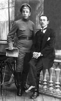 Лев Ильич Эйдельман (слева) и его брат Айзик. 1916 год.