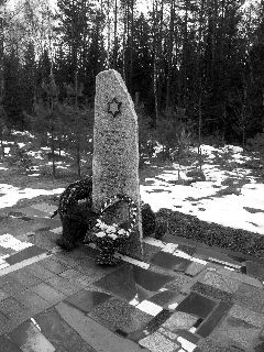 Памятник жертвам Холокоста в Быхове. Фото Аркадия Шульмана. 2007г.