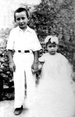Лев Щербанский с сестрой. 1952 год.