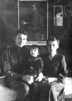 Букенгольц Моисей Израильевич, Гофман Хая Менделевна и дочь Рахиль. Фото 1948 года.