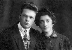 Арон Эстрин и Циля Даен перед свадьбой. 1931 г.