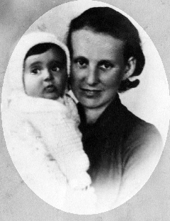 Сара Мушацкая (Рубина) с дочерью Суламифью. Девочка погибла в Освенциме, Сара – в партизанском отряде