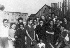 Выжившие волковысские евреи. Волковыск, 1946 г.