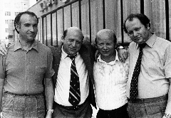 Михаил Наумович с братом Ефимом (справа) и двоюродными братьями Ефимом и Евгением Герчиками. 1982 г.