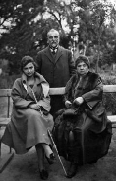 Родители Григория Борисовича Хвата и его сестра.