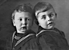 Илья Ратгауз (справа) и Валерий Леончиков, Минск, 1933 г.