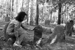Анна Климович у могилы своего прапрадеда.