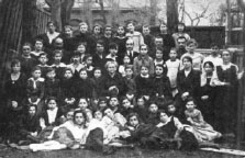 Учителя и ученицы еврейской школы