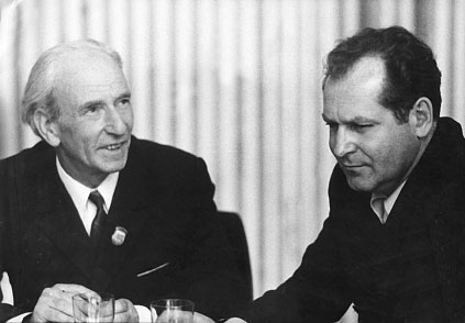 Михаил Цейтин и космонавт №2  Герман Титов  (фото 1974 года).