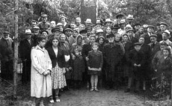 открытие памятника евреям Бешенкович, погибшим в годы войны. Фото 50-х годов.