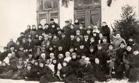 Сотрудники 1-й Советской больницы. Фотография сделана в день празднования 40-летия профессиональной деятельности главного врача больницы Поляка Л.Я. В центре – нарком здравоохранения С.Д. Каминский. Минск, 1922 г.