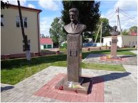Памятник Элиэзеру Бен-Иегудев районном центе Глубокое Витебской области.