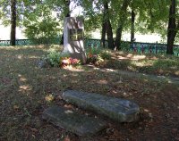 Памятник на месте расстрела узников гетто и памятника со старого еврейского кладбища.