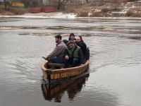 На лодке через Двину.