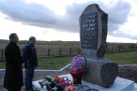У памятника жертвам Глубокского гетто. Фото А. Шульмана