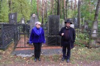 Бобруйск. Еврейское кладбище. У памятника Меиру и Фейге-Риве Зелигер.