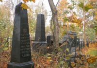На витебском Старо-Улановичском (еврейском) кладбище. Захоронения 10-х и 20-х годов XX века.