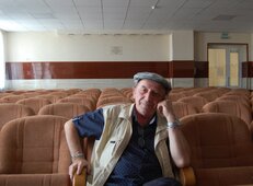 Владимир Добринский в актовом зале.