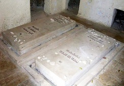 Захоронения  Льва (Лейба) Пинскера  и Менахема Усышкина. Гора Скопус (Цофим). Пещера Никанора.