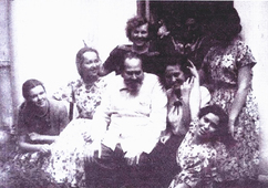 Лев Коган и его ученицы.