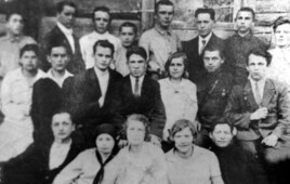 Довоенные выпускники Бобыничской средней школы.