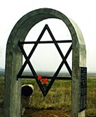 Памятник сиротинским евреям - узникам гетто.