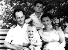 Вера и Борис Шендерович и их сыновья 60-е годы.