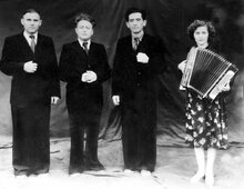 Художественная самодеятельность Глусского РДК. Второй слева Юрий Фуксон директор клуба.