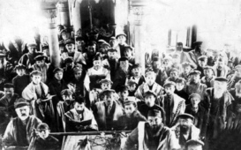 В синагоге Иэроэл в центре на переднем плане Смиловичи, 1922 г.
