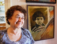 Ада Эльевна Райчонок и ее портрет в детстве. д.Германовичи.