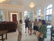 Семен Шойхет проводит экскурсию.