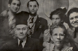 Сестры Хинич Аня, Цыля  с дочкой и Рая  с мужем. Мои отец и мать. Фото 1949 г.