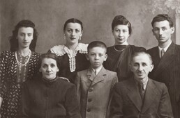 Семья Гилинсон в полном сборе.